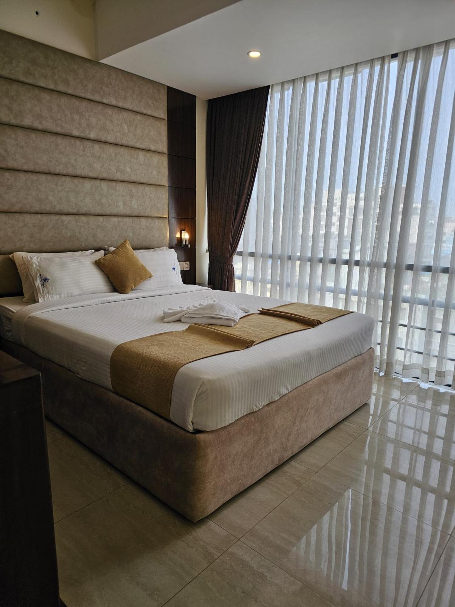 White Park Hotel & Suites 吉大港 外观 照片