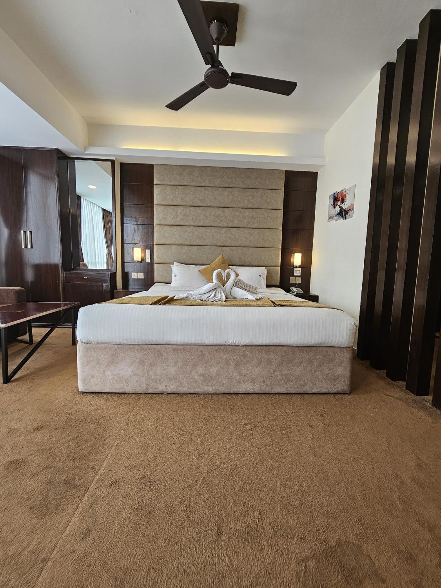 White Park Hotel & Suites 吉大港 外观 照片