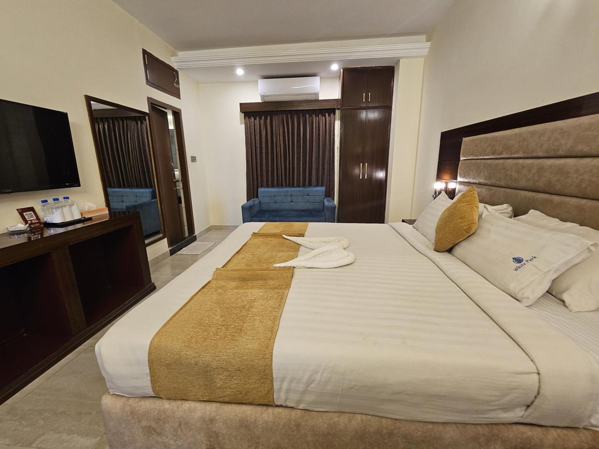 White Park Hotel & Suites 吉大港 外观 照片