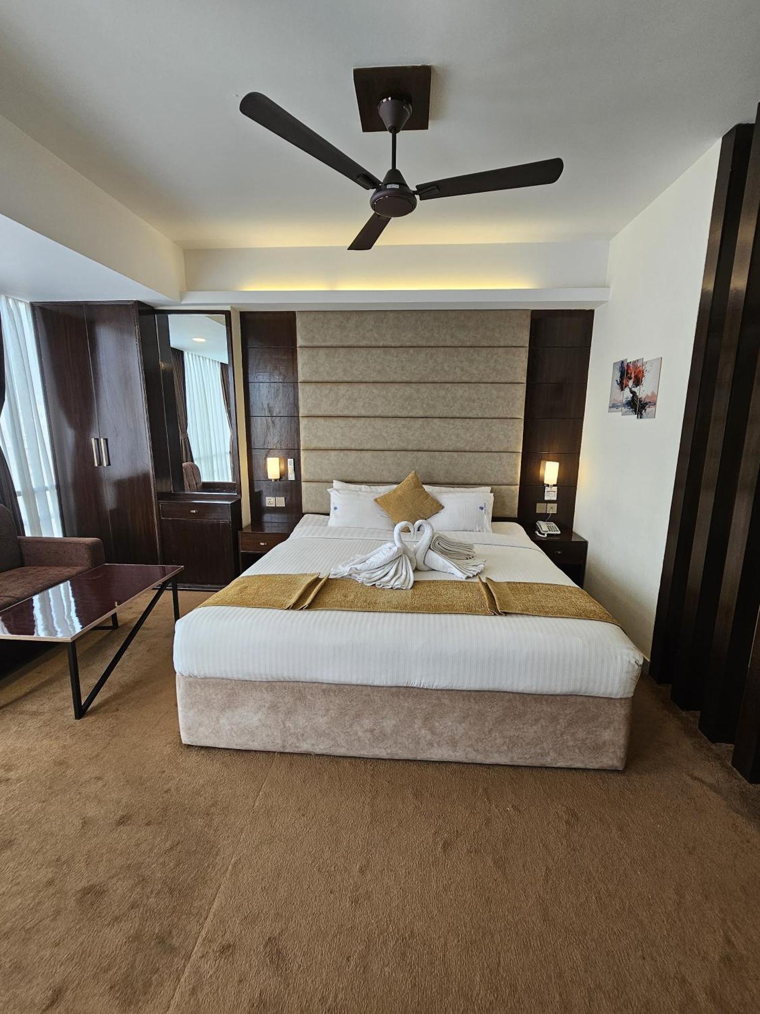 White Park Hotel & Suites 吉大港 外观 照片